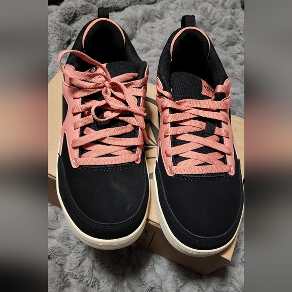 Volcom steel toe "skater" shoes - Picture 3 of 8